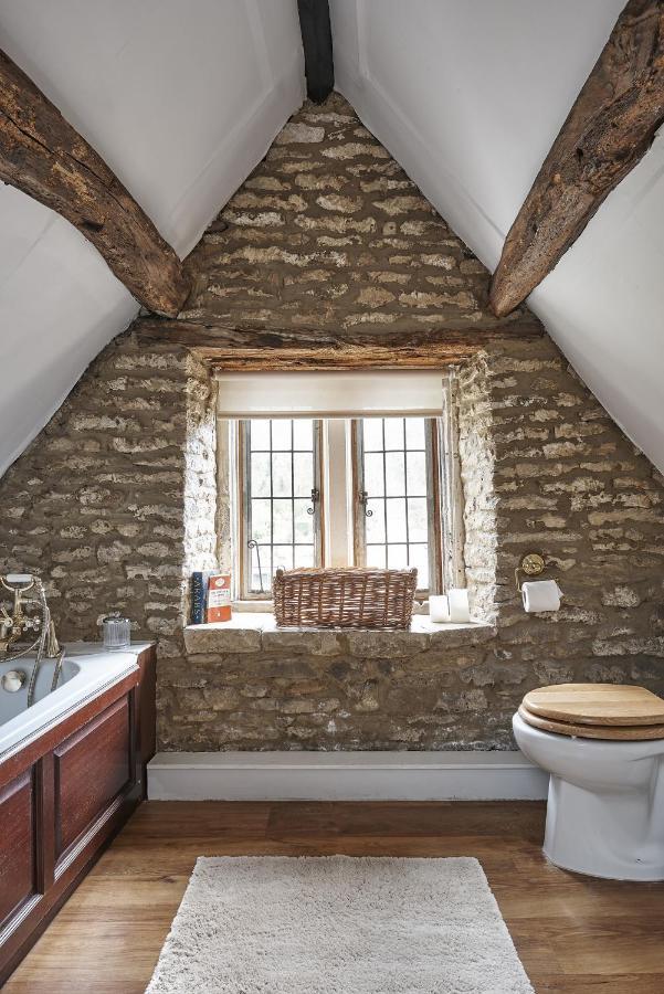 Luxury Cotswolds Cottage Optional Hot Tub, คาสเซิลโคมบ์ ภายนอก รูปภาพ