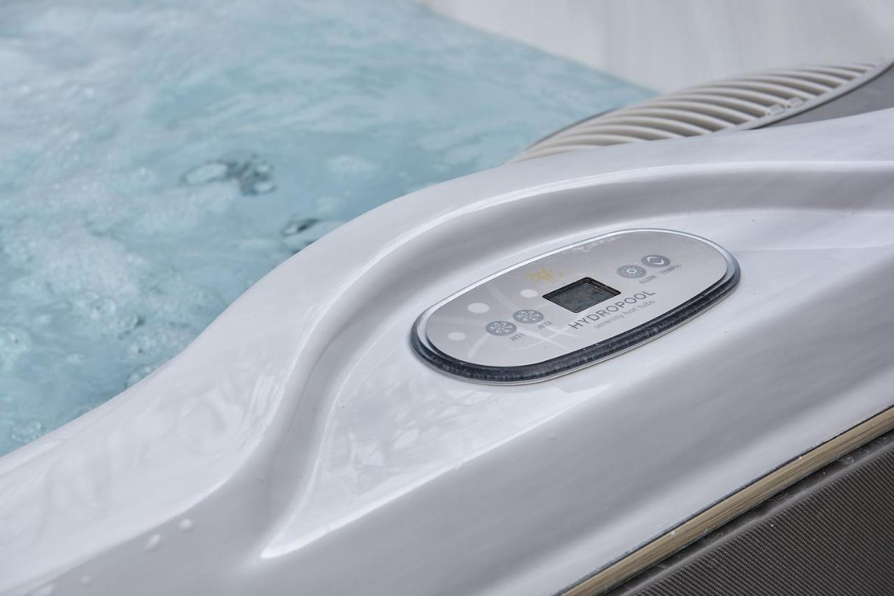Luxury Cotswolds Cottage Optional Hot Tub, คาสเซิลโคมบ์ ภายนอก รูปภาพ